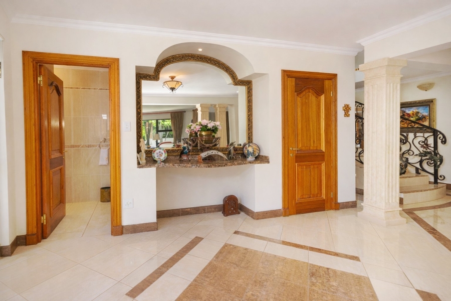 5 Bedroom Property for Sale in Caribbean Beach Club North West